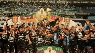 Grêmio leva susto, perde para o Caxias, mas é tricampeão gaúcho