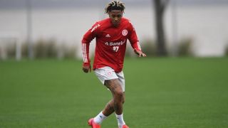 Abel Hernández faz o primeiro treino com os novos companheiros no Inter