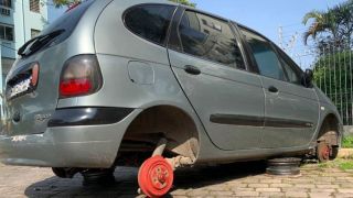 Ladrões levam as quatro rodas de um automóvel em Porto Alegre