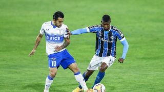 Em noite para esquecer, Grêmio vai mal e perde para a Universidad Católica por 2 a 0