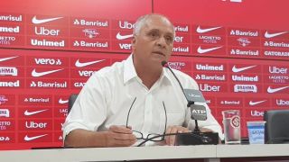 Presidente colorado concede coletiva e anuncia demissão de vice de futebol