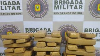 BM e PRF prenderam homem que fugia com 50 kg de maconha em São Lourenço do Sul