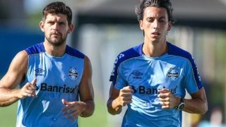 Zagueiros do Grêmio Geromel e Kannemann testam positivo para Covid-19