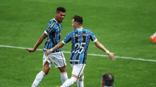 Grêmio vence a Católica por 2 a 0 e classifica na Libertadores