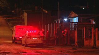 Mãe e filho são encontrados mortos dentro de casa em Guaíba