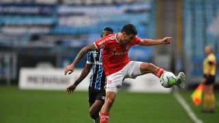 Insistência de Coudet em clássicos, Musto se desculpa com a torcida e não vê lance para expulsão