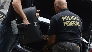 Polícia Federal investiga venda irregular de vacina contra o coronavírus no Rio de Janeiro