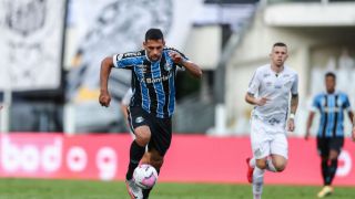Com gols de Marinho, o Grêmio perde para o Santos por 2 a 1 no Campeonato Brasileiro