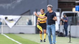 Renato reclama de pênalti não marcado e critica VAR: “Eu não aguento mais nadar contra maré”