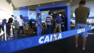 Caixa paga abono salarial para nascidos em outubro