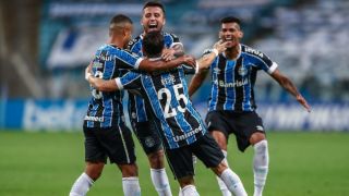 Com expulsão e lei do ex, Grêmio vence Botafogo por 3 a 1
