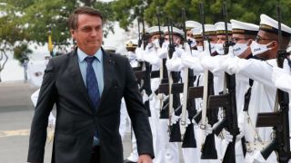 Forças Armadas devem “se manter apartidárias”, defende Bolsonaro