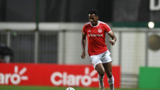 Moisés tem lesão e desfalca o Inter por 2 semanas