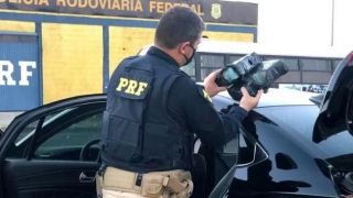 Polícia apreende R$ 320 mil em dinheiro sem procedência na BR-290, em Santana do Livramento