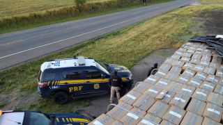 Carga de cigarros avaliada em mais de R$ 1 milhão é apreendida em rodovia federal gaúcha