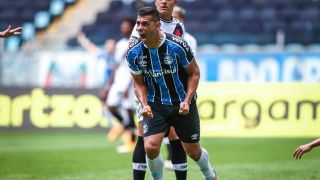 O Grêmio goleia o Vasco por 4 a 0 no Campeonato Brasileiro