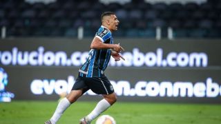 Com gol de pênalti no último minuto, Grêmio empata com Santos no jogo de ida das quartas de final da Libertadores