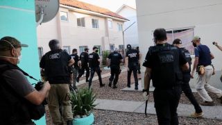 Polícia prende suspeitos de expulsar 50 famílias de conjunto habitacional da Grande Porto Alegre