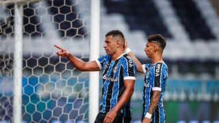Com gol de Diego Souza, Grêmio vence o São Paulo por 1 a 0 e abre vantagem no primeiro jogo da semifinal