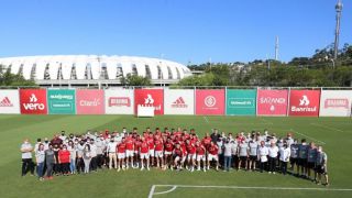 Último treino: D’Alessandro recebe homenagem de jogadores e comissão técnica