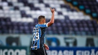 Aumentando a artilharia, Diego Souza marca e Grêmio vence o Bahia por 2 a 1 na Arena