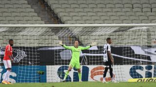 Para enfrentar o Goiás, Inter sofre com baixas por desfalque e lesão
