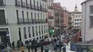 Forte explosão destrói fachada de edifício no centro de Madrid