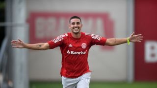 Inter recebe proposta por Thiago Galhardo e atacante fica perto de deixar o colorado