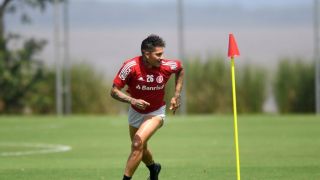 Retorno gradual: Guerrero participa de aquecimento no treino colorado e Saravia corre pelo gramado