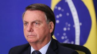 Bolsonaro diz que os brasileiros não querem Lula em 2022 e acusa ministro do Supremo de ligação com o PT