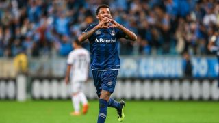 Com dificuldades de retornar para a China, Jaílson se aproxima do Grêmio