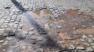 Internautas reclamam sobre vazamento em rua de Dom Feliciano
