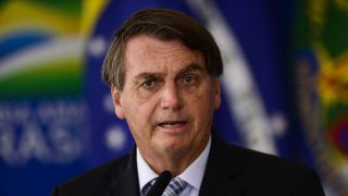 Bolsonaro afirma que o povo que votar no Lula “merece sofrer”