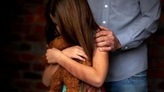 Por 10 anos, adolescente era estuprada até em sindicato de professores 
