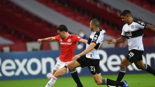 Na reestreia de Taison com a camisa colorada, o Inter goleia o Olimpia por 6 a 1 na Libertadores