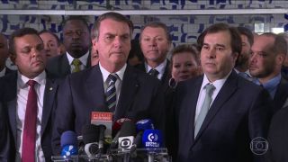 Projeto de Bolsonaro prevê eliminar multa para motorista que levar criança sem cadeirinha