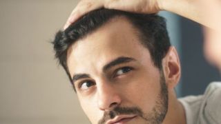 Queda de cabelo: conheça as dicas para evitar o problema especialmente no inverno