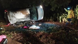 Criminosos se passam por policiais, abordam motorista e causam acidente