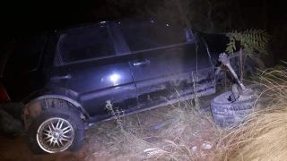 Carro capota em acidente no município de Amaral Ferrador 