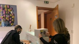 Polícia investiga cirurgião plástico suspeito de estuprar pacientes em Porto Alegre
