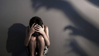 “Fingi que estava dormindo”, contou menina estuprada pelo pai aos 12 anos 