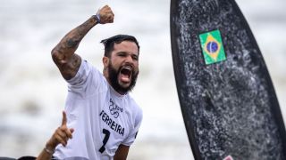 Ítalo Ferreira é ouro em Tóquio e 1º campeão olímpico no surfe