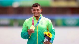 Isaquias Queiroz conquista o ouro na canoagem individual da Olimpíada de Tóquio