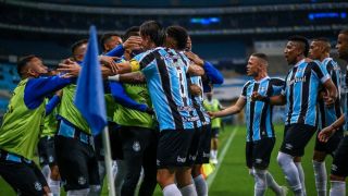 Em casa, Grêmio vence a Chapecoense de virada por 2 a 1 no Campeonato Brasileiro