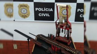 Homem foi preso e armas e trator foram apreendidos