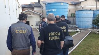 Operação policial cumpre novos mandados em investigação sobre desvios de recursos públicos em cidades gaúchas