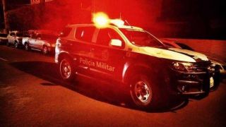Após agressões, jovem é ameaçada com gilete no pescoço e estuprada pelo namorado