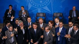 Comissão do Senado aprova projeto que derruba decreto de armas de Bolsonaro