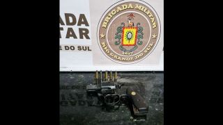 Brigada Militar de Camaquã prende homem por posse ilegal de arma de fogo.