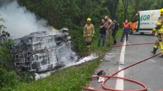 Homem morre queimado em acidente envolvendo três veículos na RS-115, em Gramado